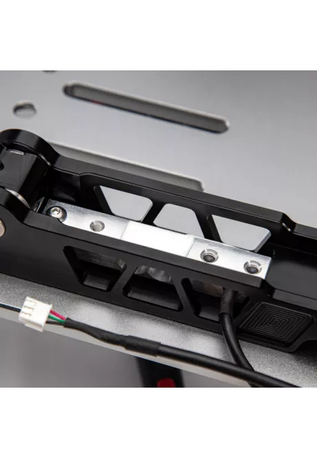 simline.euSimagic P2000 - L200RFSimagicSimagic P2000 L200RF is a 2-pedal sim racing set (throttle + brake) with a powerful 200 kg Load Cell brake and hydraulic design. No clutch – perfect for iRacing and GT racers. Fully compatible with Alpha Mini, Alpha, and Alpha U.
The carbon fiber heel plate P-C200, heel stop P-F268 and haptic motor P-HPR are not included with the Simagic P2000 pedals – they must be purchased separately.
